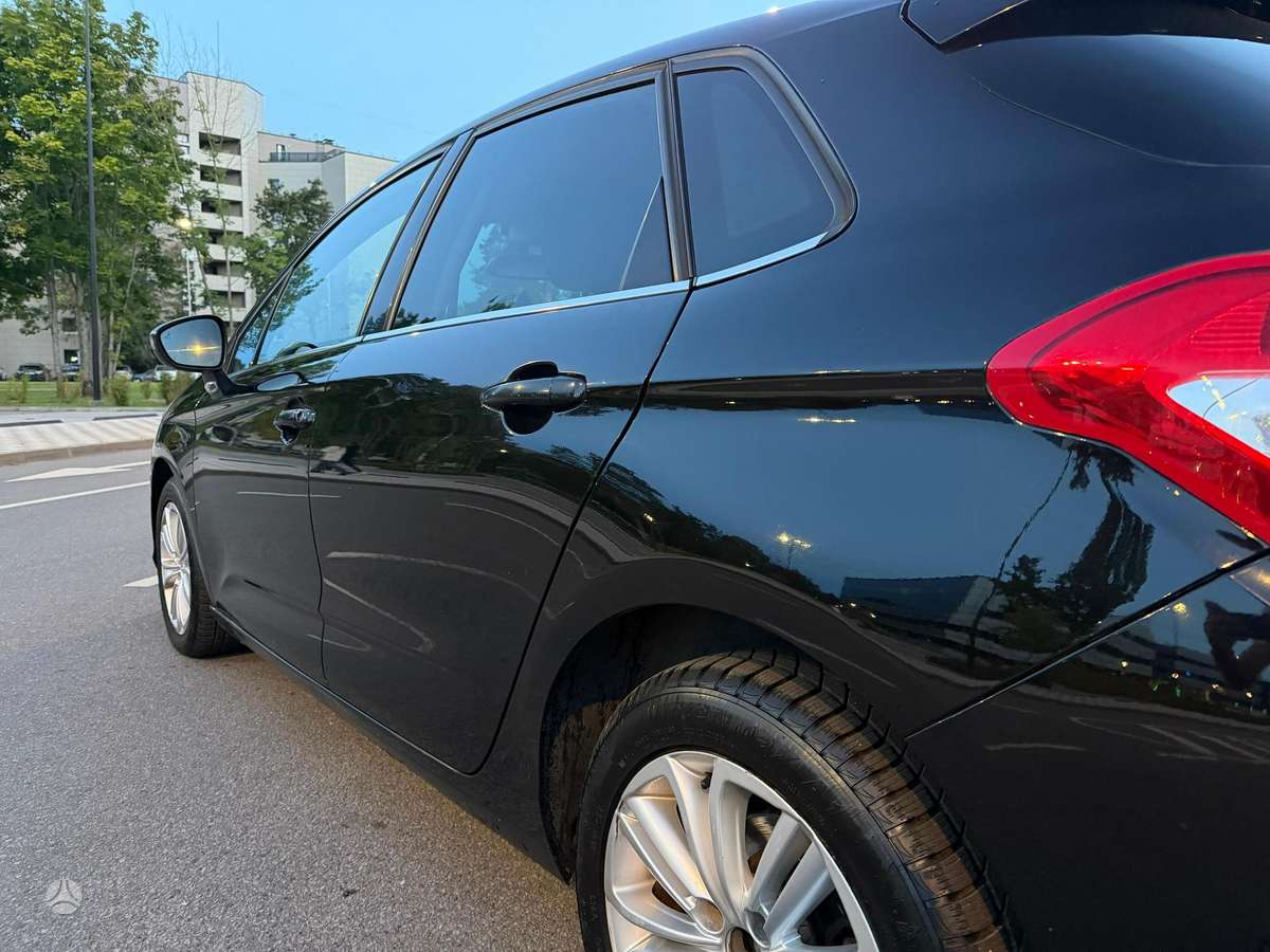 Citroen C4, 1.6 l., hatchback