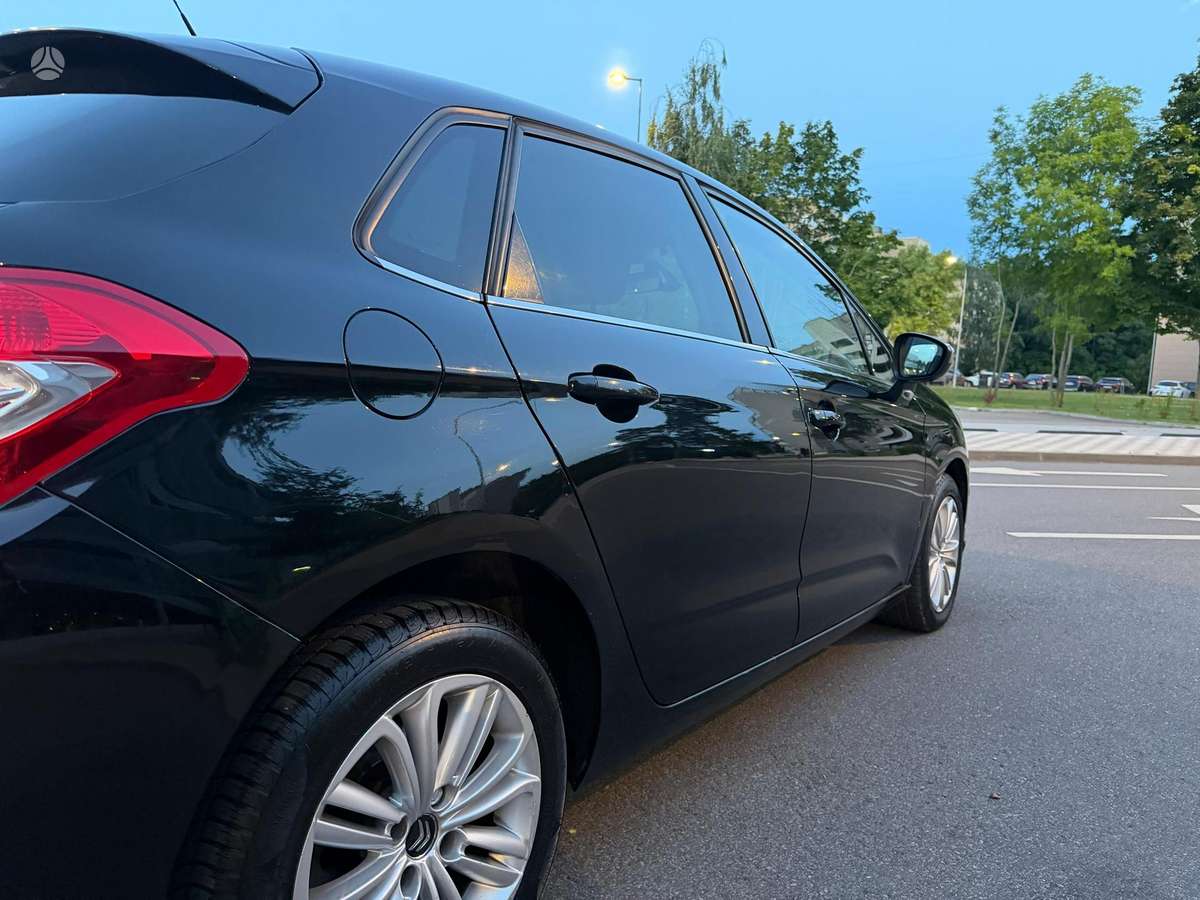 Citroen C4, 1.6 l., hatchback