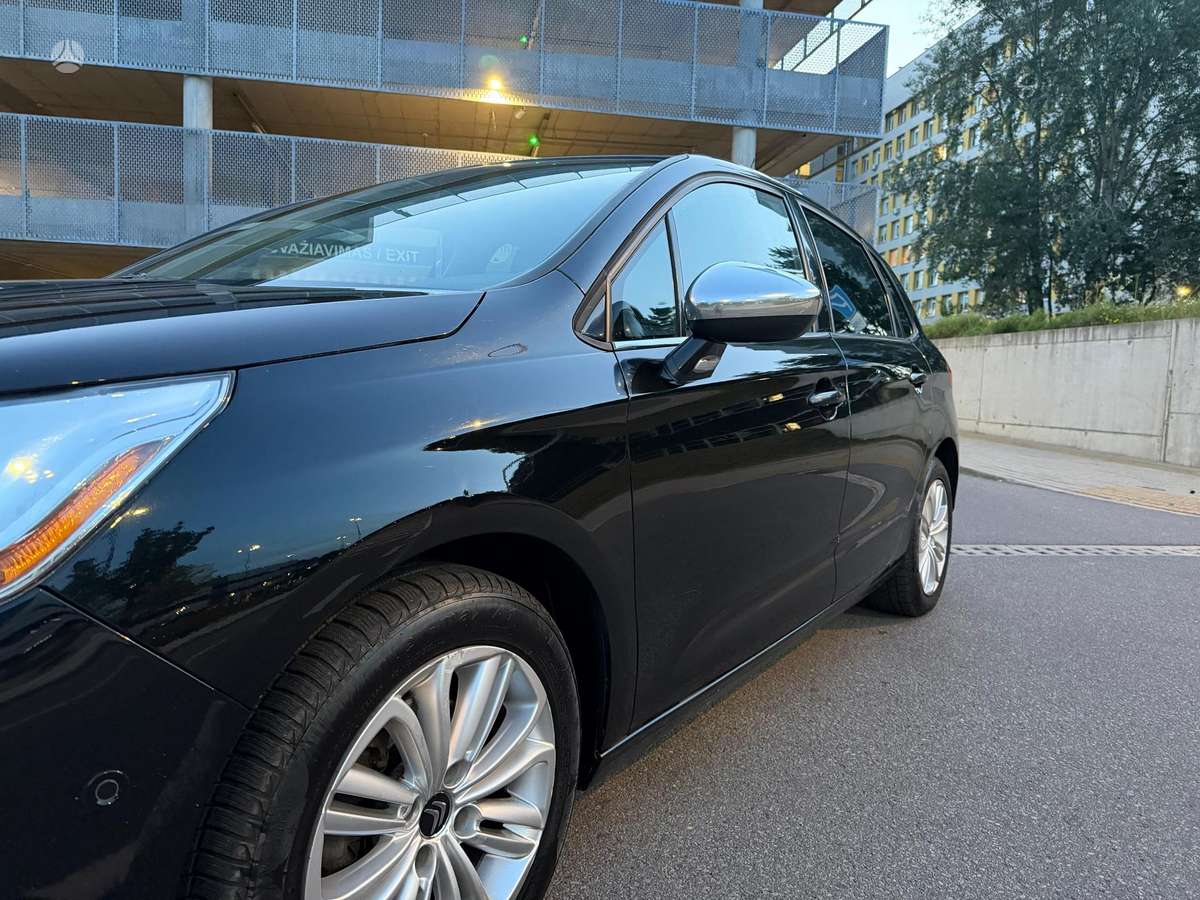 Citroen C4, 1.6 l., hatchback