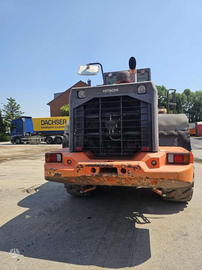 Hitachi ZW330, frontal loader