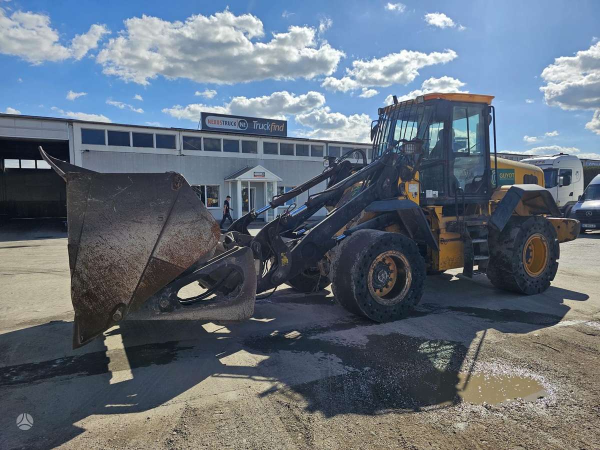 JCB 437HT, frontaliniai krautuvai