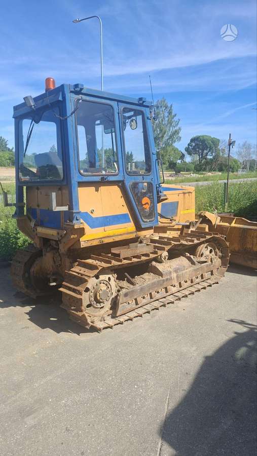Komatsu D37E - 2, buldozeri