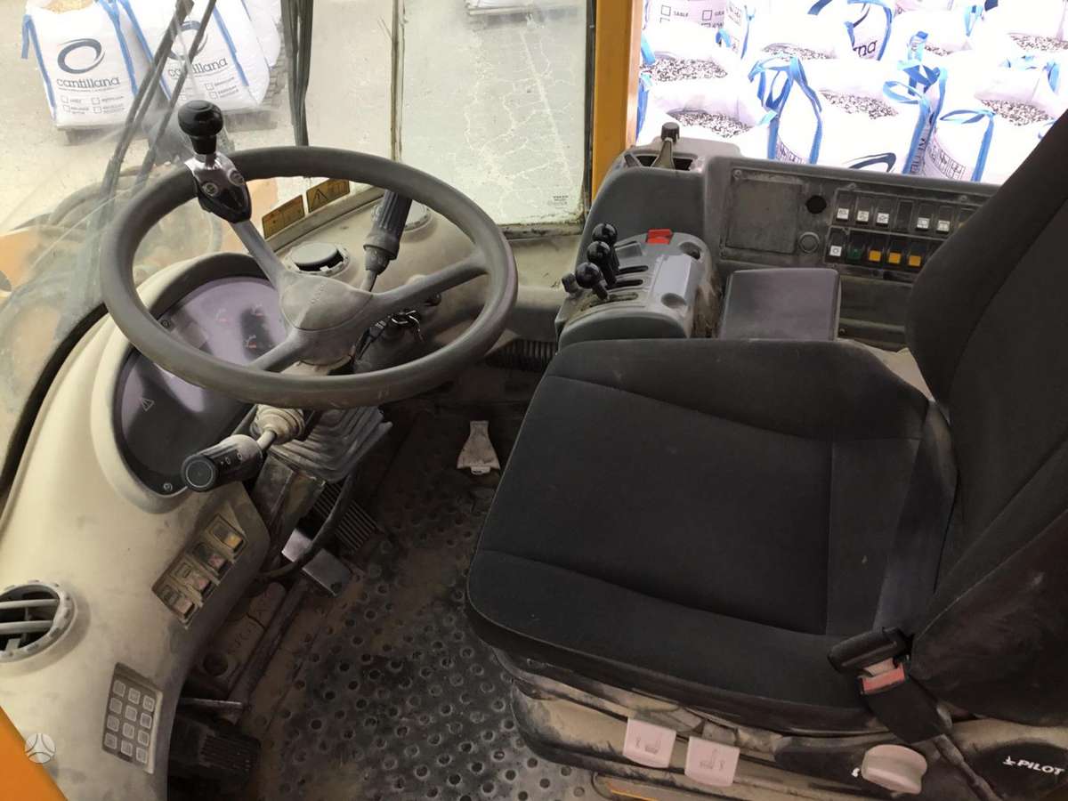 Volvo L70E, frontaliniai krautuvai