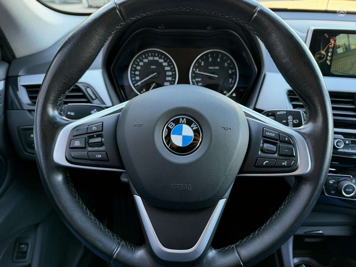 BMW X1, 2.0 l., off-road / crossover