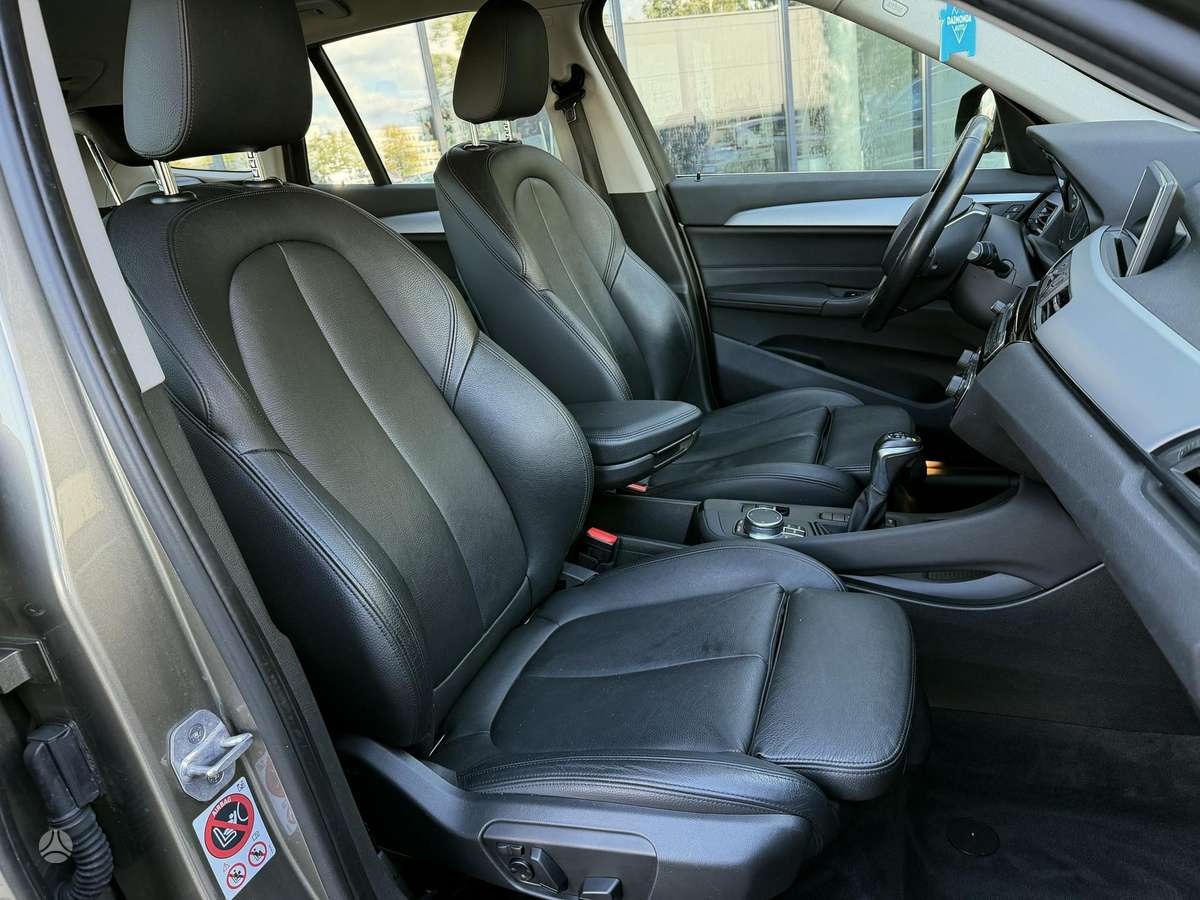 BMW X1, 2.0 l., off-road / crossover
