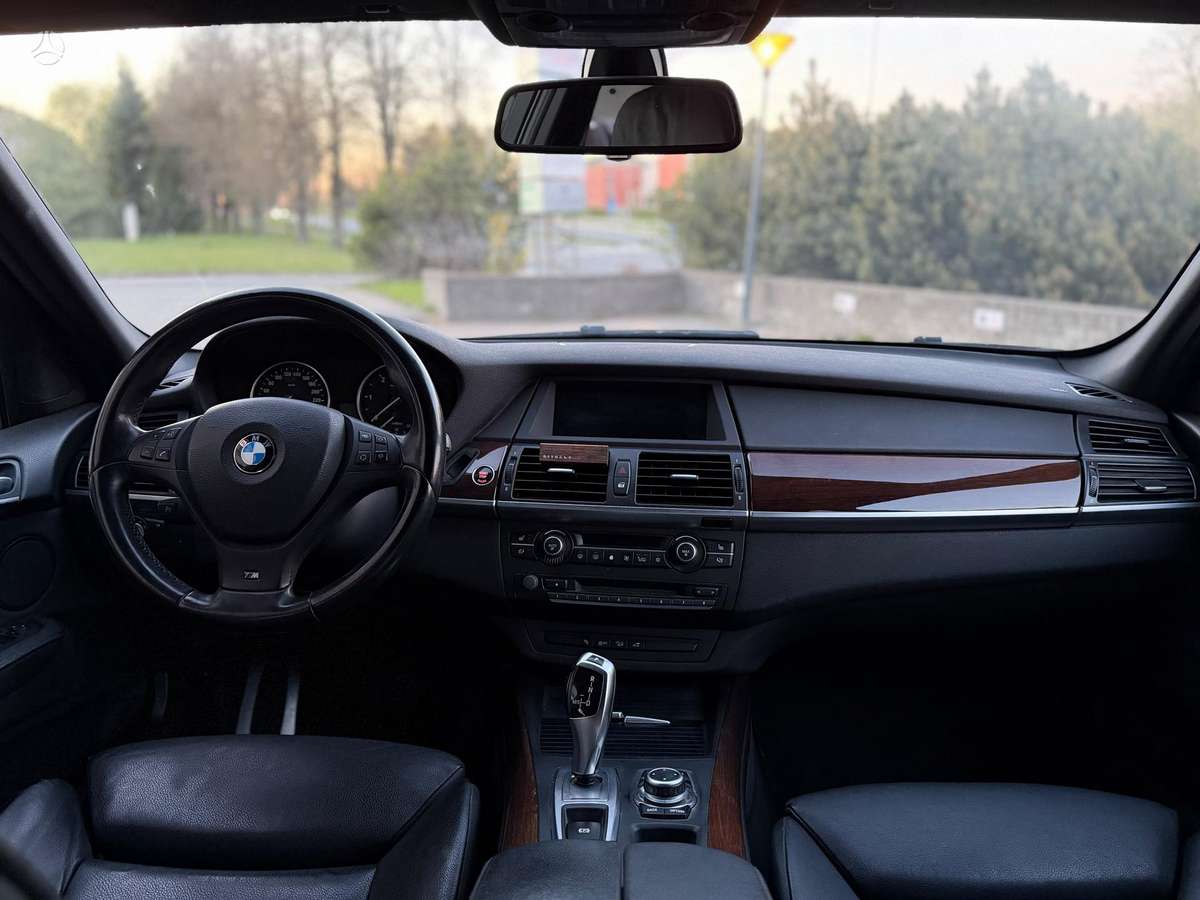 BMW X5, 3.0 l., off-road / crossover