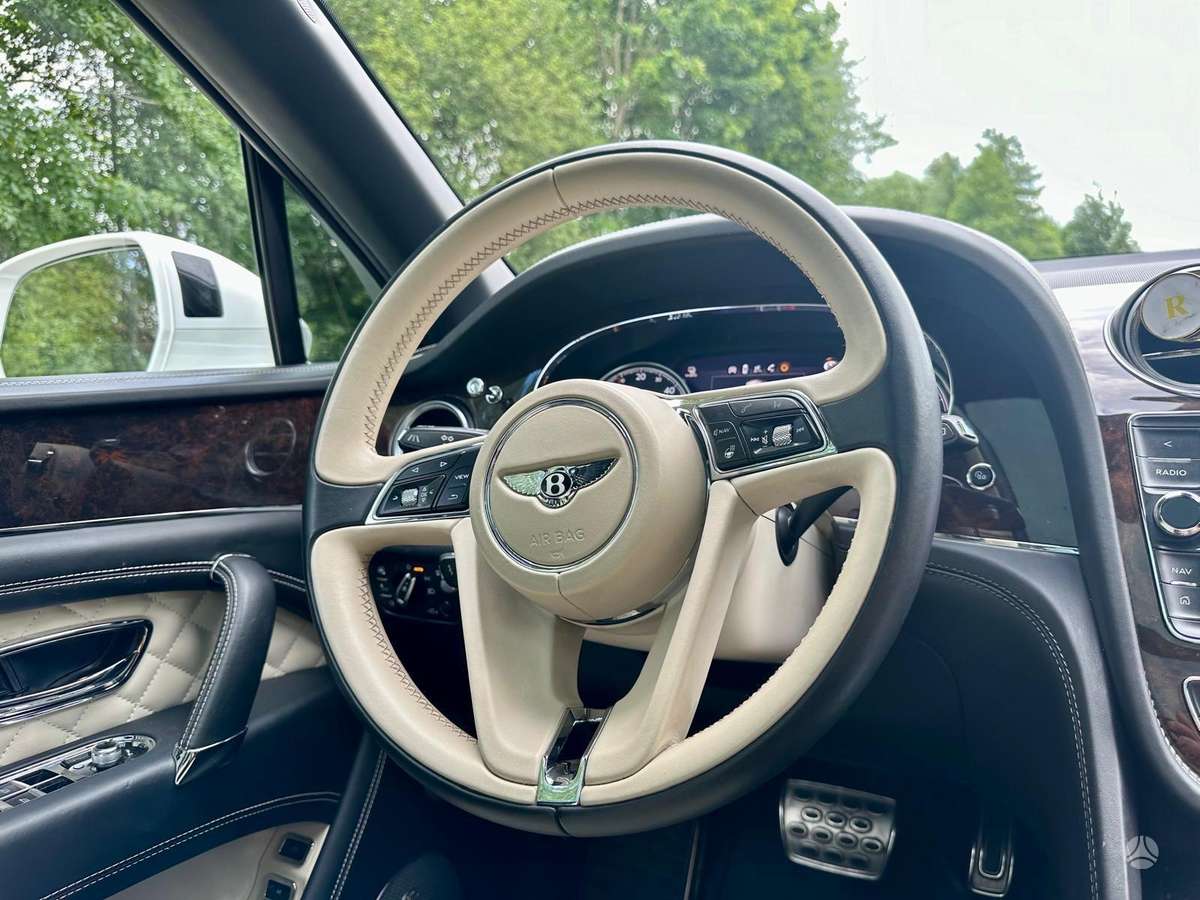 Bentley Bentayga, 3.0 l., Внедорожник / Кроссовер