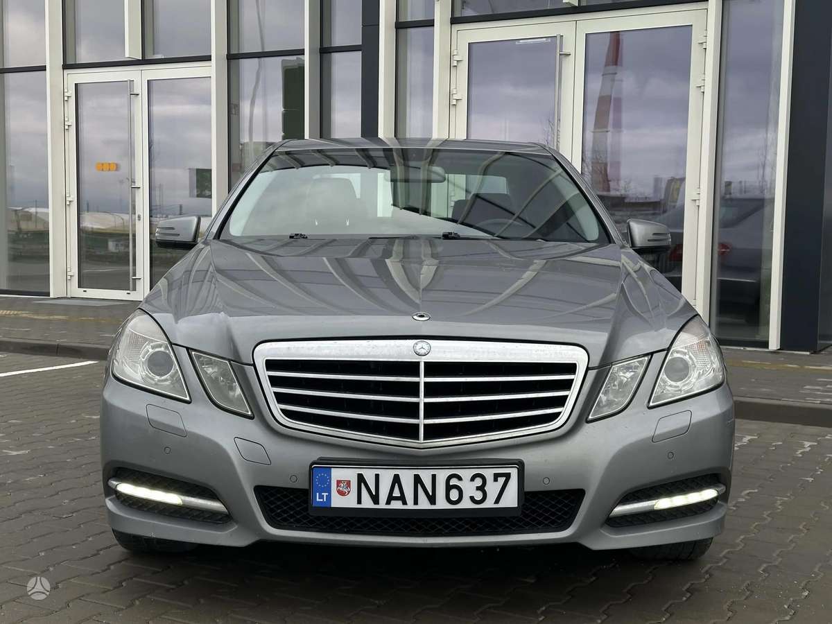 Mercedes-Benz E200, 2.1 l., Седан