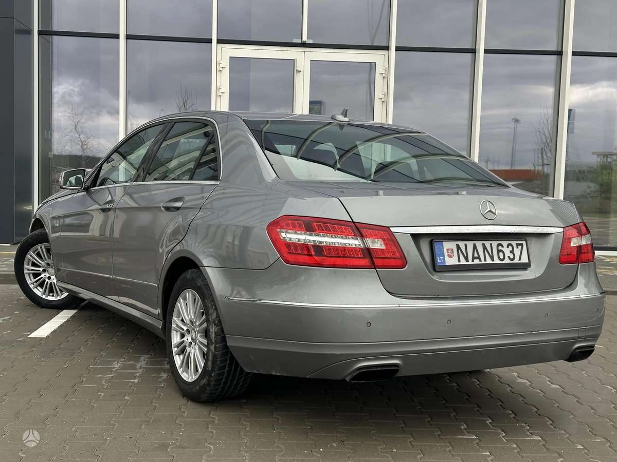 Mercedes-Benz E200, 2.1 l., Седан