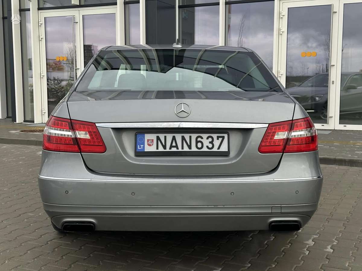Mercedes-Benz E200, 2.1 l., Седан