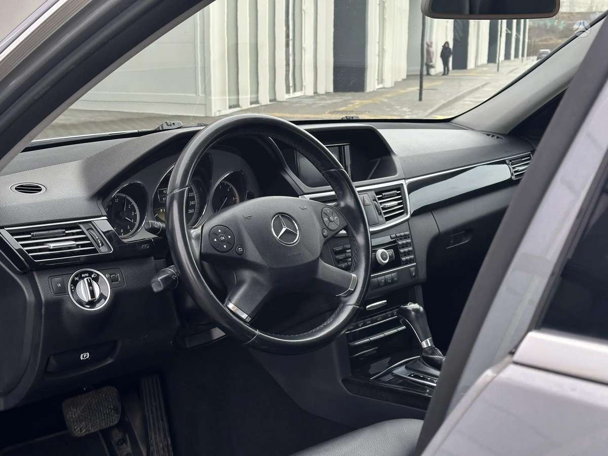 Mercedes-Benz E200, 2.1 l., Седан