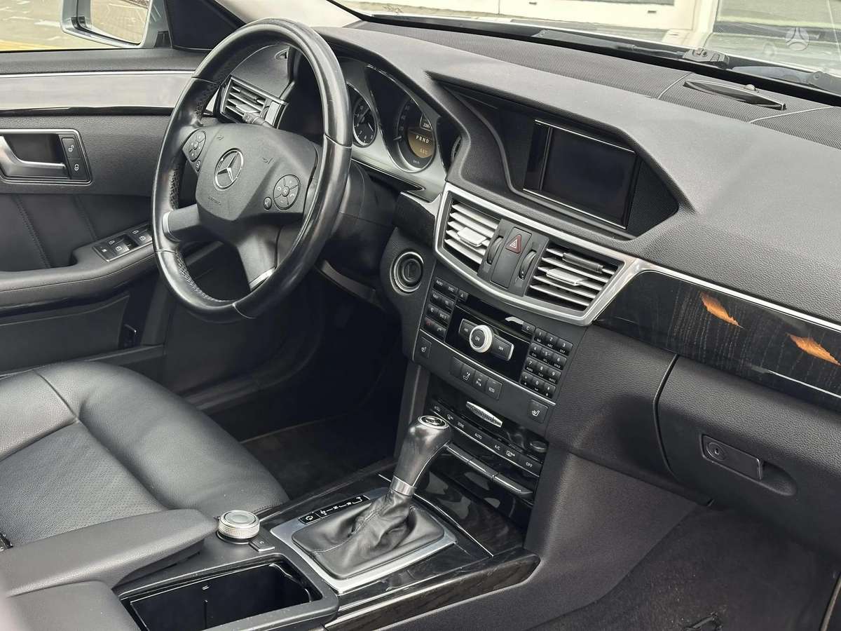 Mercedes-Benz E200, 2.1 l., Седан