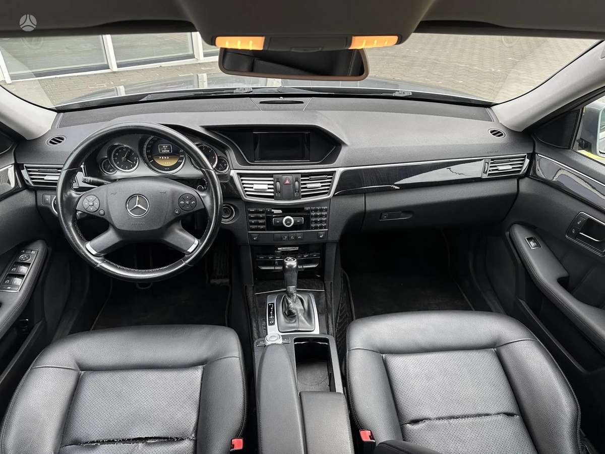 Mercedes-Benz E200, 2.1 l., Седан