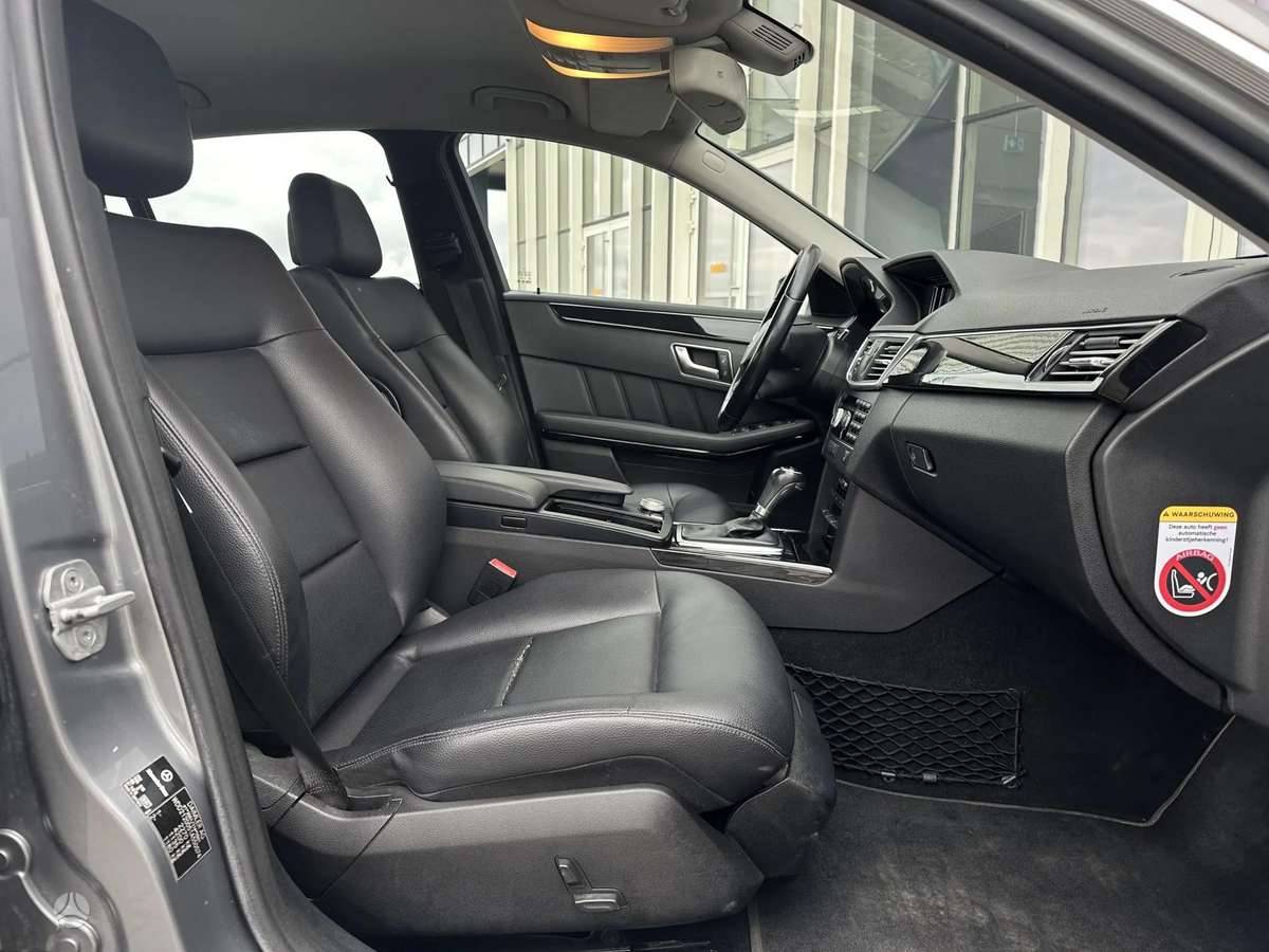 Mercedes-Benz E200, 2.1 l., Седан
