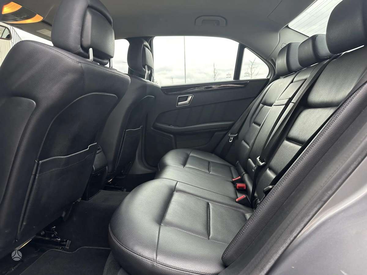 Mercedes-Benz E200, 2.1 l., Седан