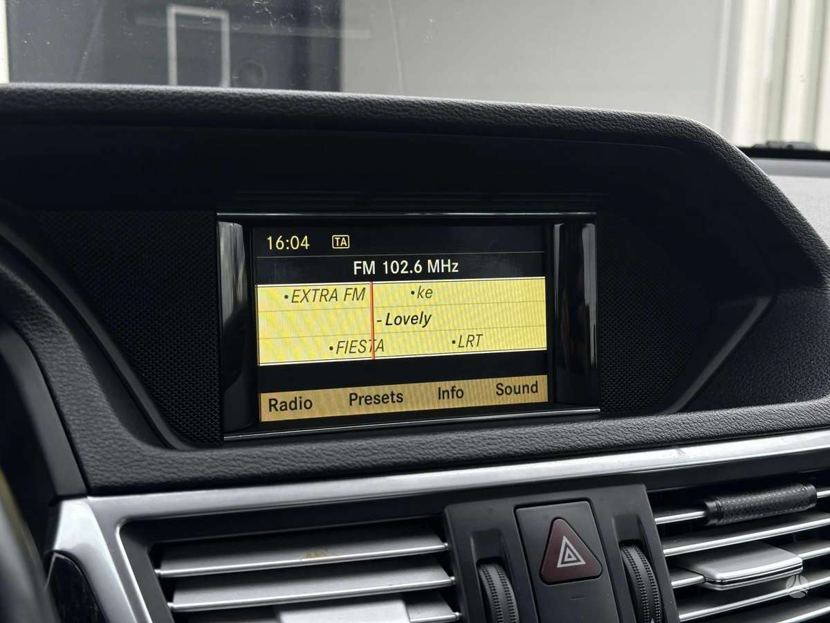 Mercedes-Benz E200, 2.1 l., Седан