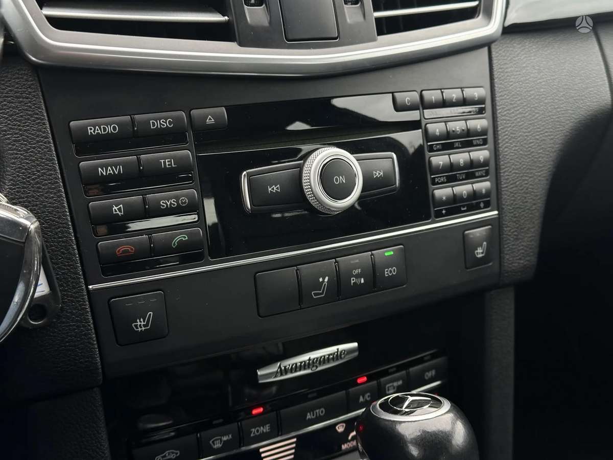 Mercedes-Benz E200, 2.1 l., Седан