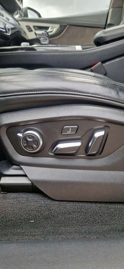 Audi SQ7, 4.0 l., Внедорожник / Кроссовер