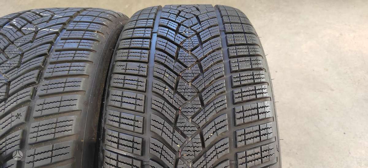Goodyear Ultra Grip  Performance +, winter 245/45 R18