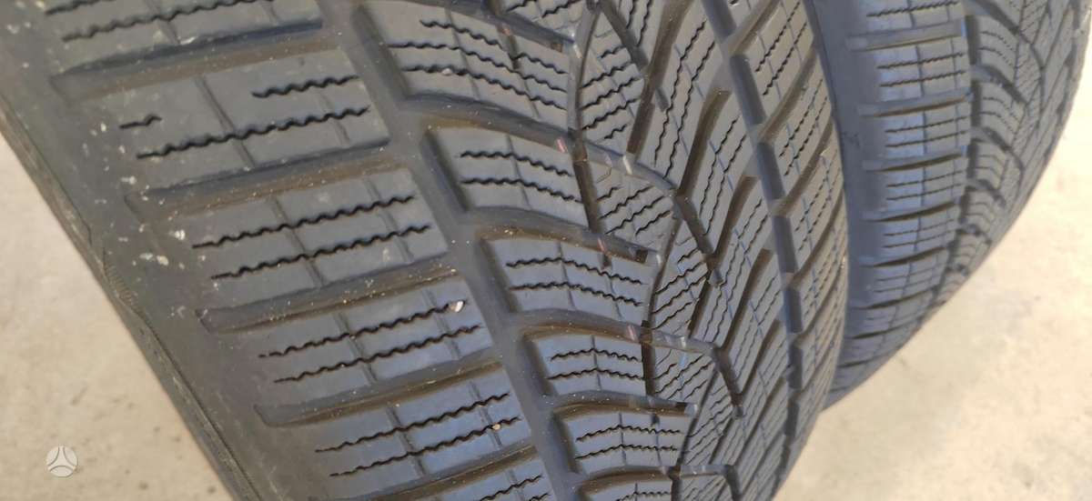 Goodyear Ultra Grip  Performance +, winter 245/45 R18