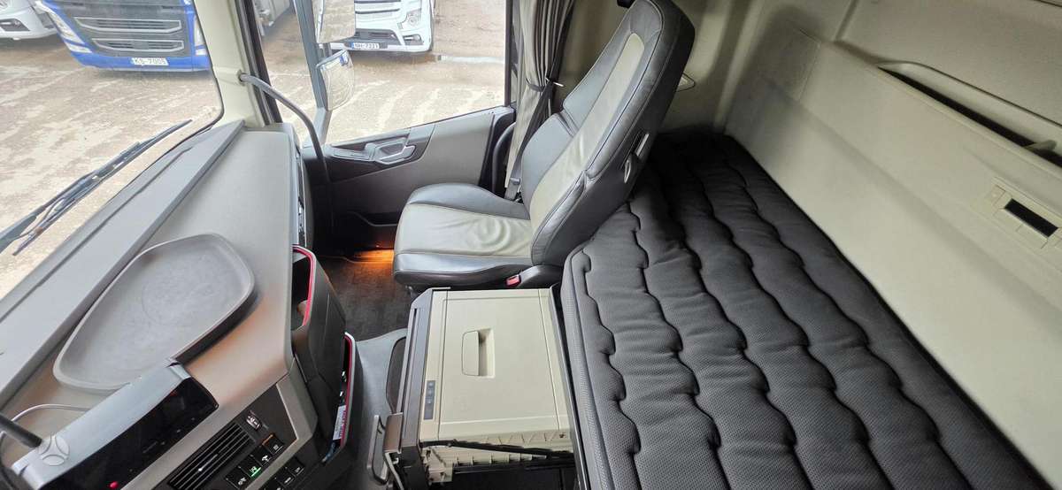 Volvo FH 540 6x4, самосвалы