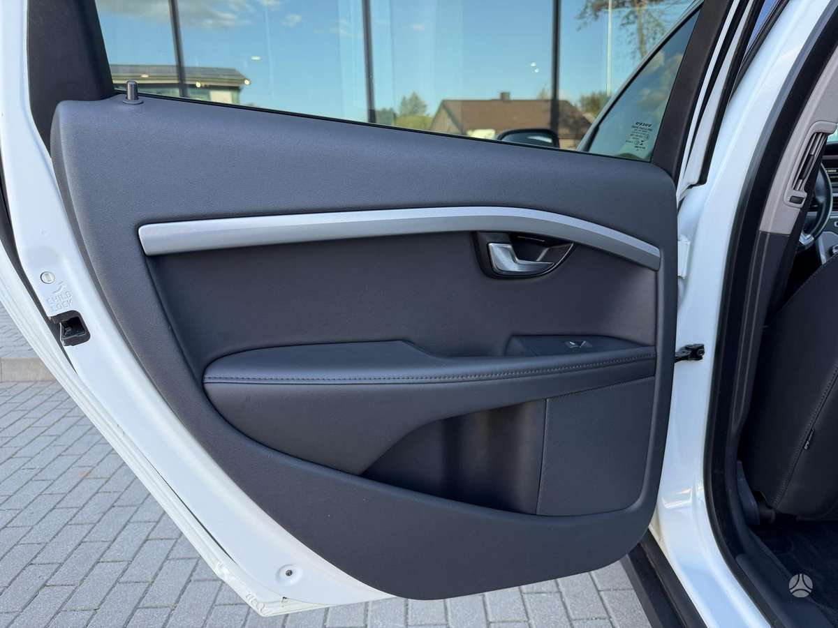 Volvo XC70, 2.4 l., wagon