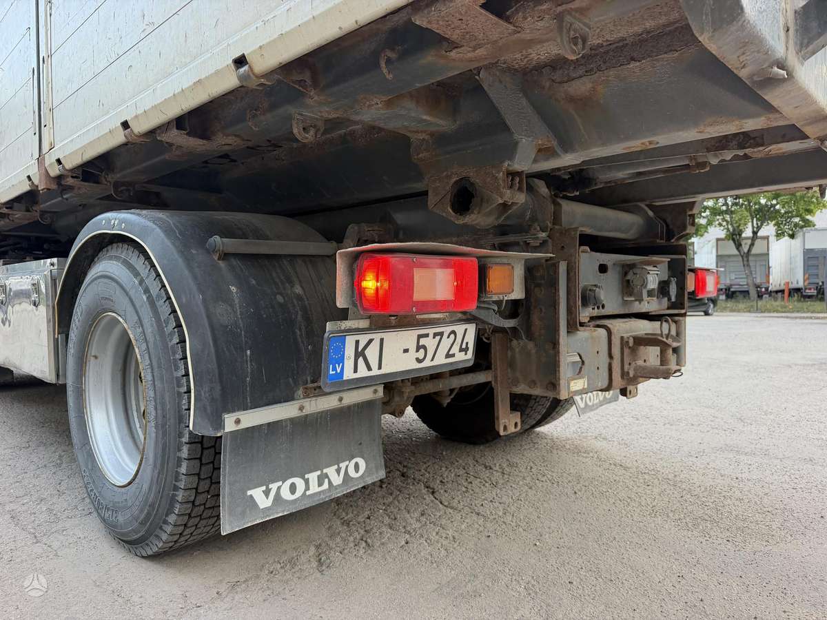Volvo FM300, dumpers with crane