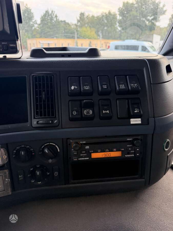 Volvo FM300, dumpers with crane