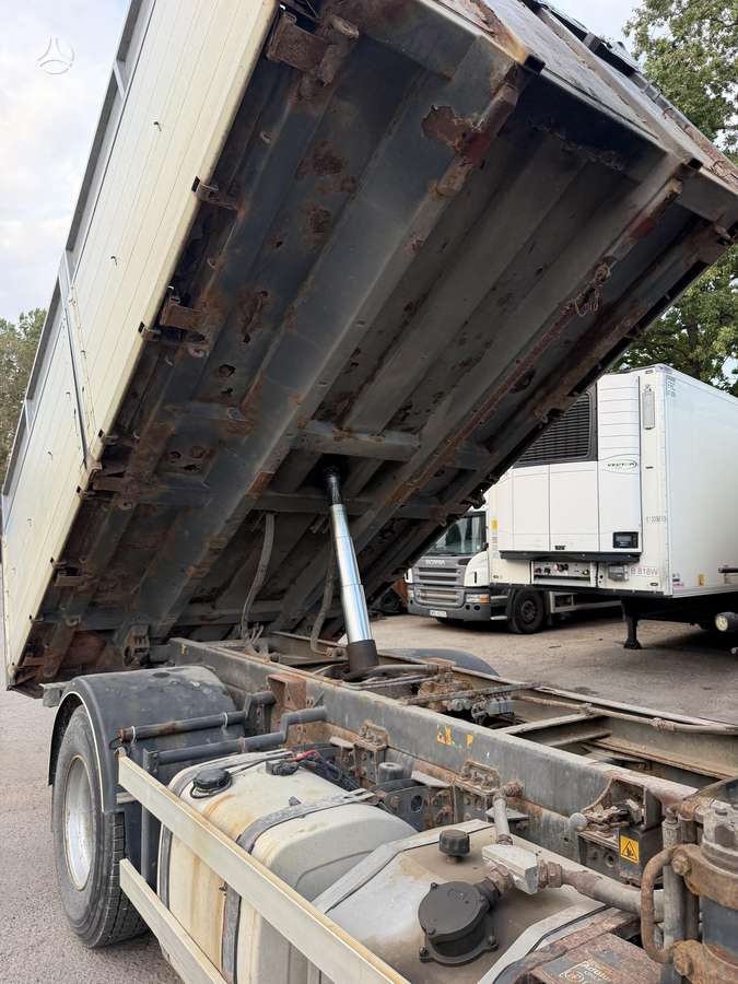 Volvo FM300, dumpers with crane