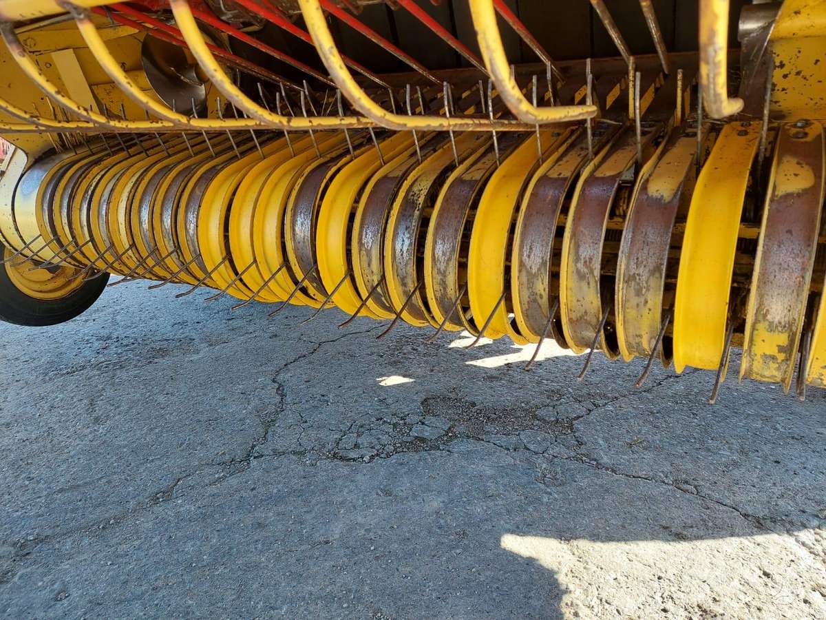 New Holland BR 658, balers