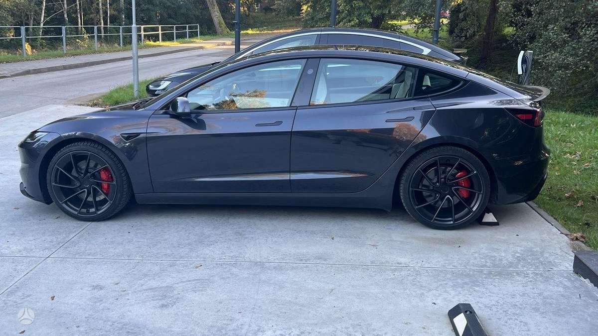 Tesla Model 3, 72 кВт·ч, Хэтчбек