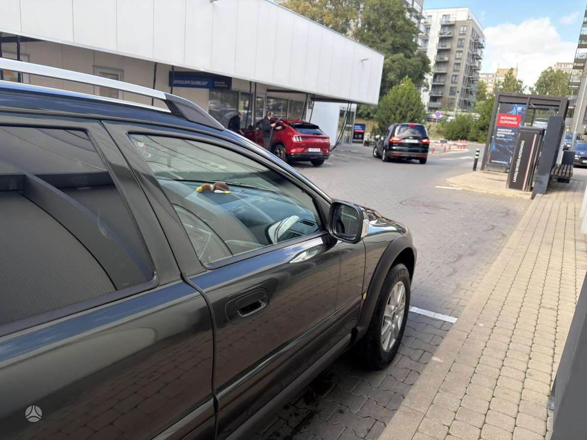 Volvo XC70, 2.4 l., wagon