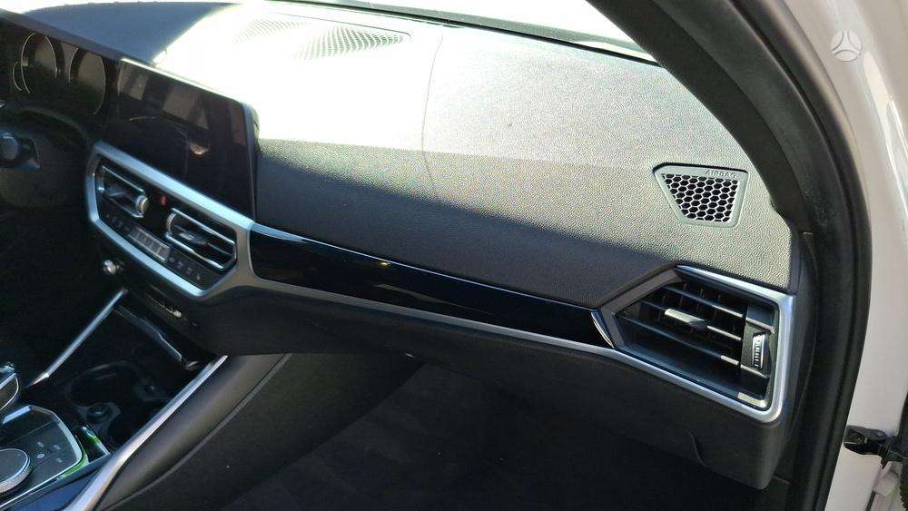 BMW 330, 2.0 l., Седан