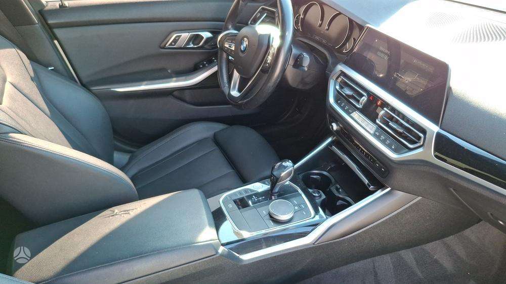 BMW 330, 2.0 l., Седан