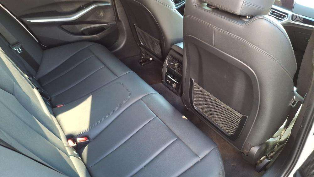 BMW 330, 2.0 l., Седан
