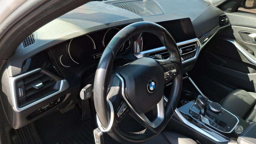 BMW 330, 2.0 l., Седан