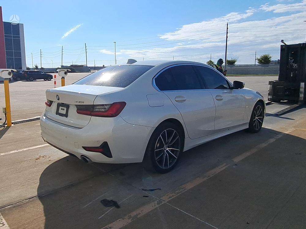 BMW 330, 2.0 l., Седан
