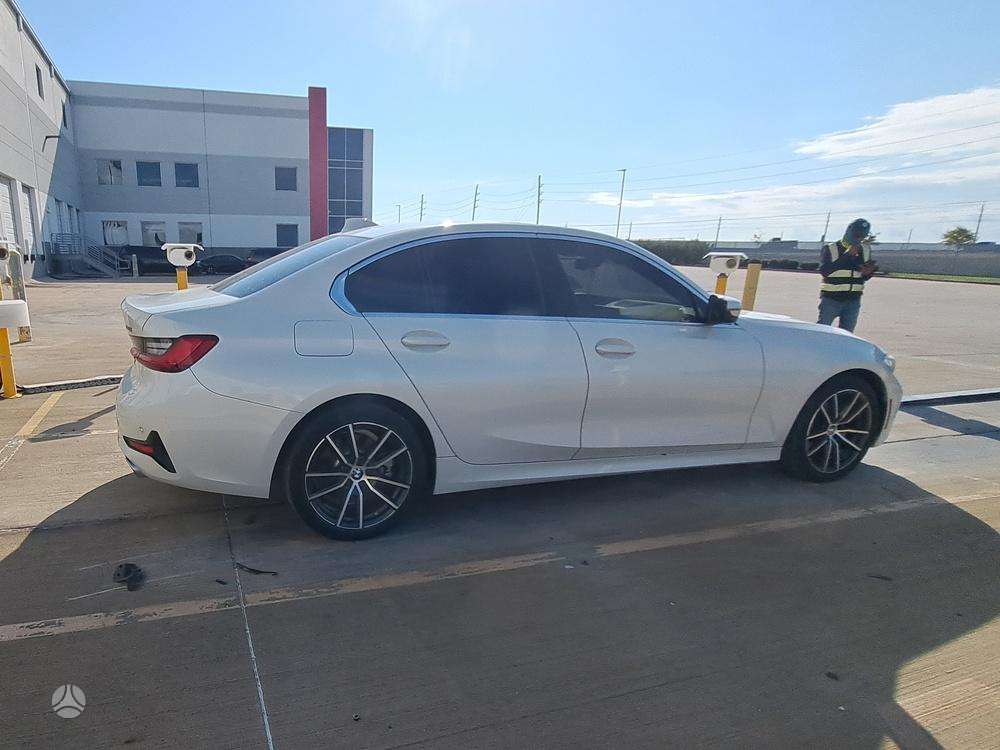 BMW 330, 2.0 l., Седан