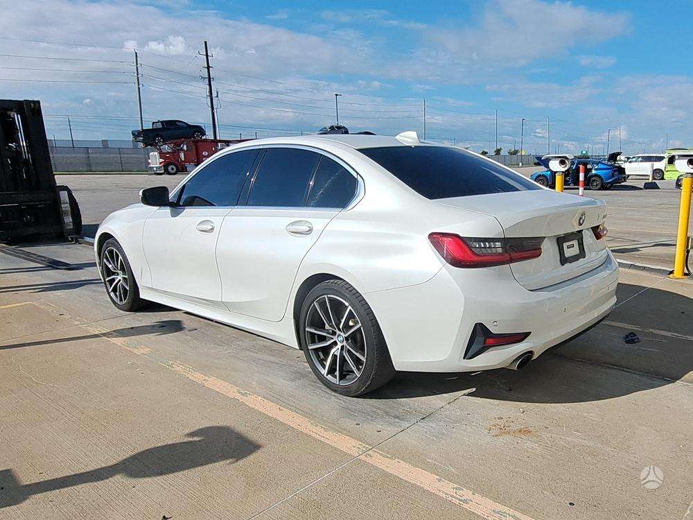 BMW 330, 2.0 l., Седан