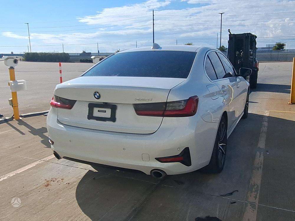 BMW 330, 2.0 l., Седан