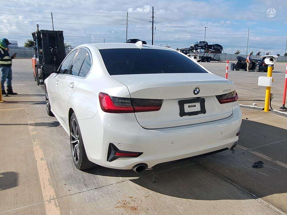 BMW 330, 2.0 l., Седан