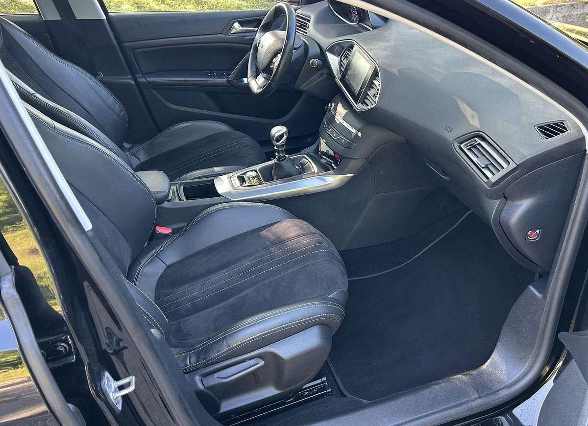 Peugeot 308, 1.6 l., hatchback