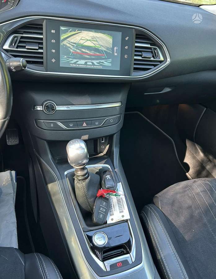 Peugeot 308, 1.6 l., hatchback