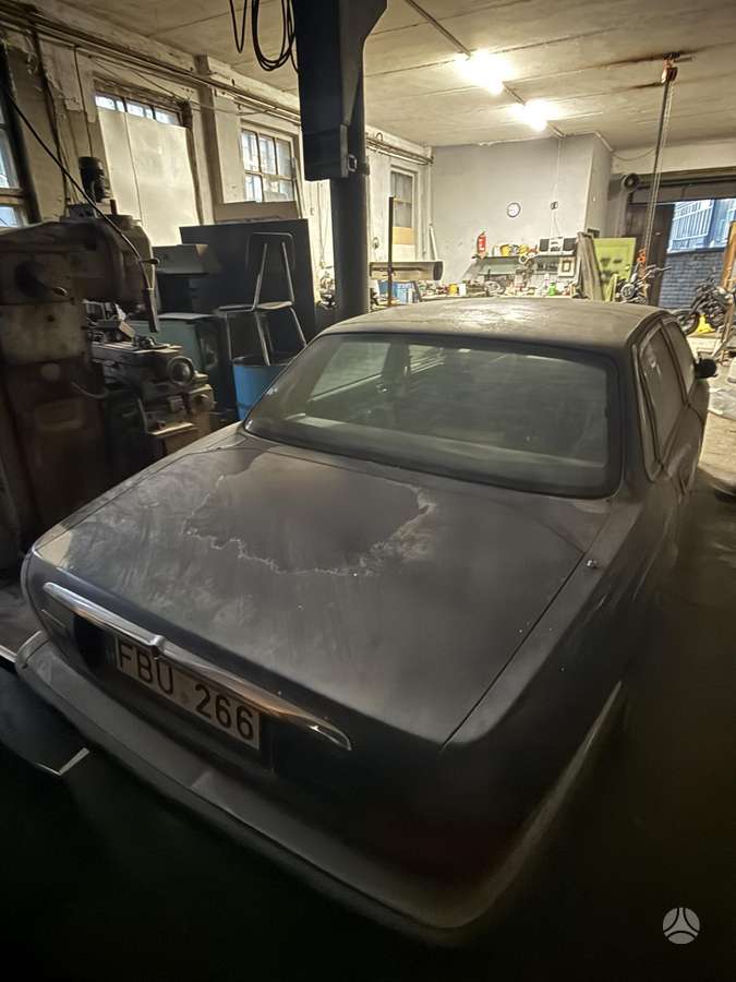 Jaguar XJ6, Седан