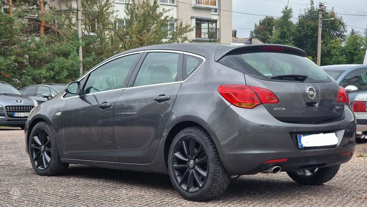 Opel Astra, 2.0 l., Хэтчбек
