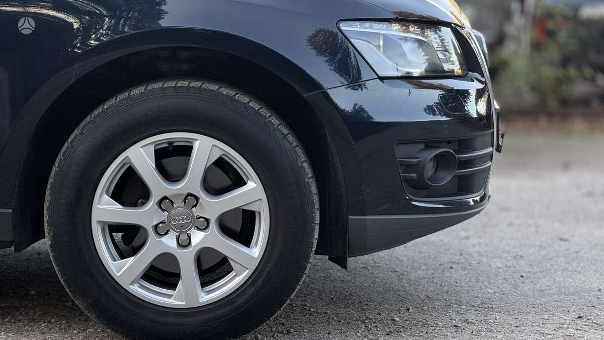 Audi Q5, 2.0 l., off-road / crossover