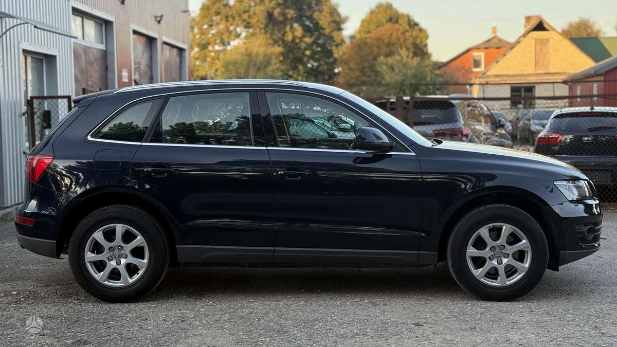 Audi Q5, 2.0 l., off-road / crossover