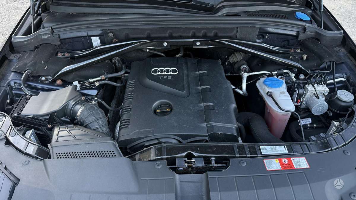 Audi Q5, 2.0 l., off-road / crossover