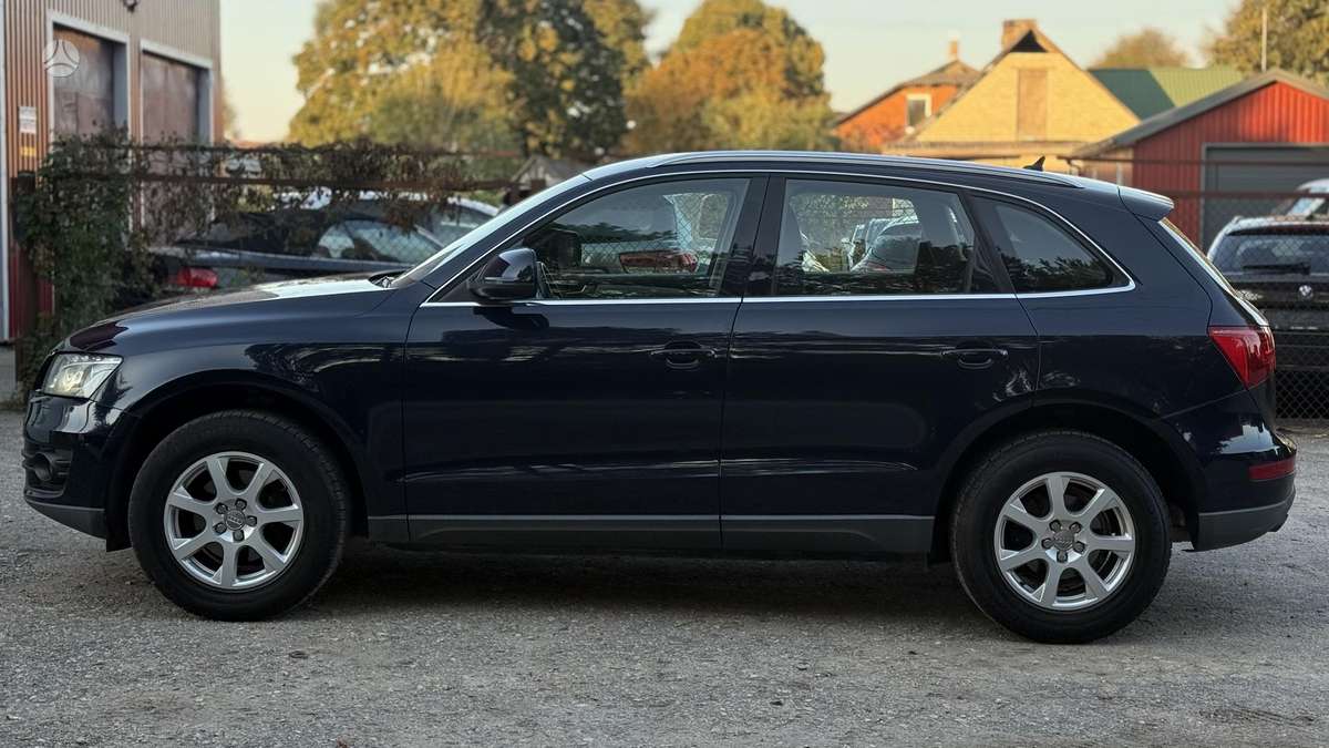Audi Q5, 2.0 l., off-road / crossover