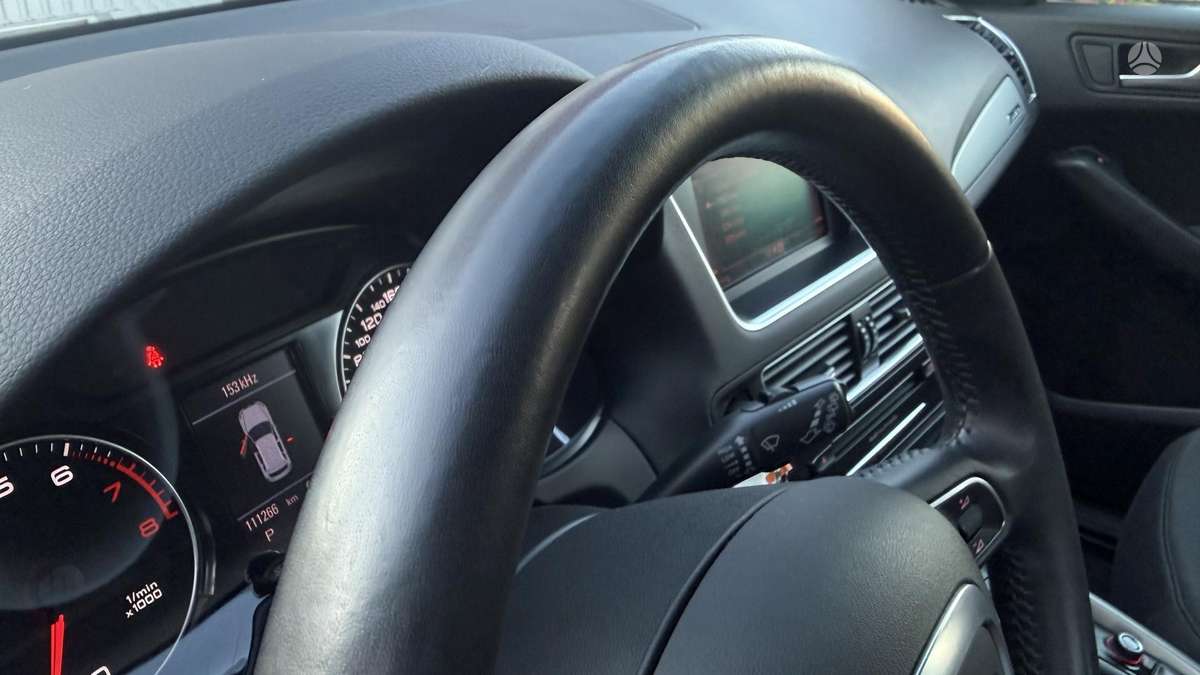 Audi Q5, 2.0 l., off-road / crossover